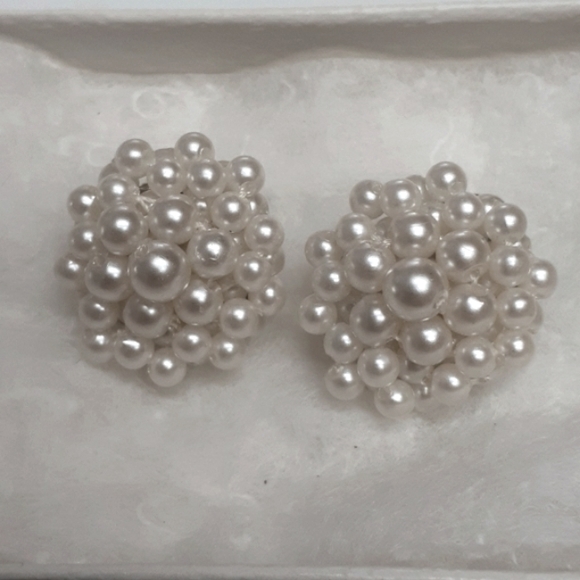 Vintage Pearls Clip On Earrings - Picture 1 of 6